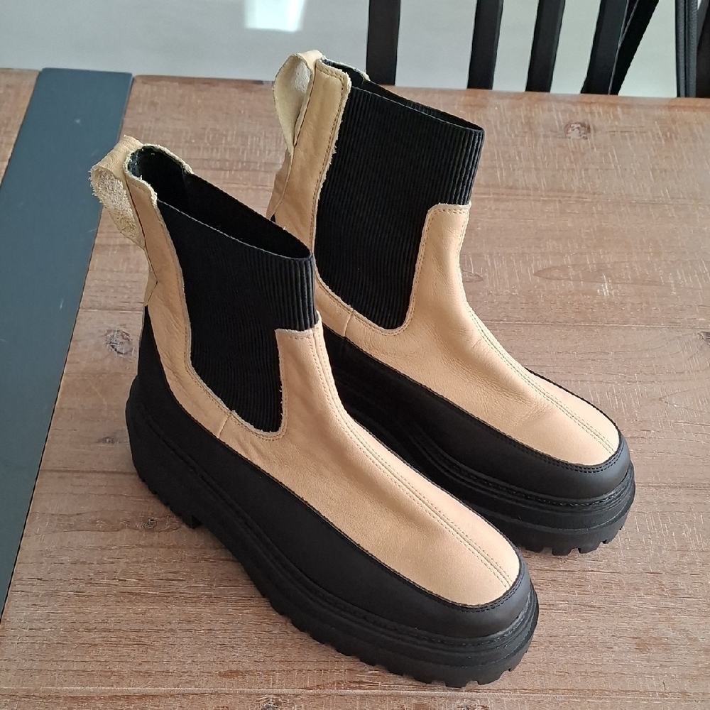 NWOT Selected Femme Two-tone Black & Beige Platform Chelsea Boots (EU 37/US 6) - Picture 2 of 10